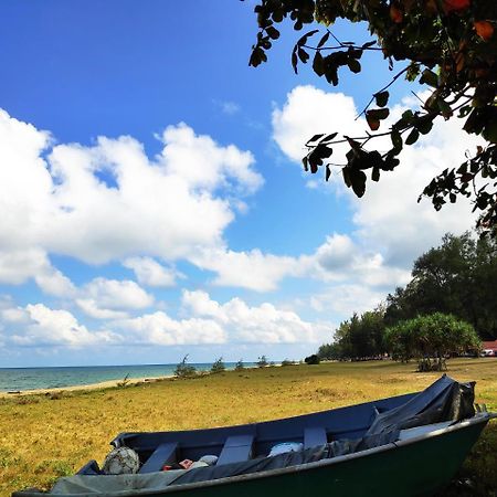 Anggun Beach Guest House Paka Екстер'єр фото