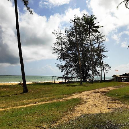 Anggun Beach Guest House Paka Екстер'єр фото
