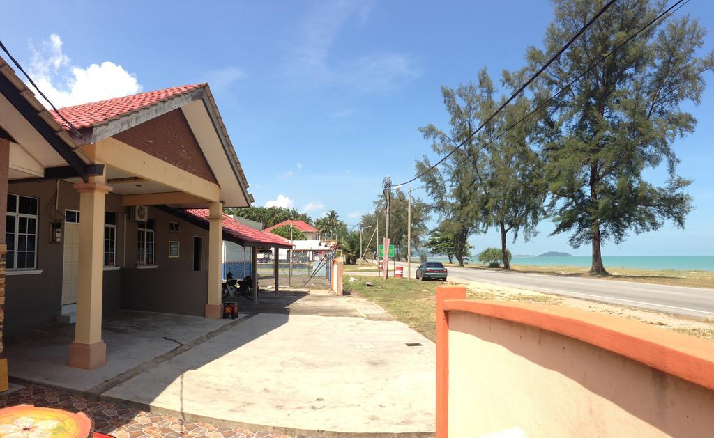 Anggun Beach Guest House Paka Екстер'єр фото