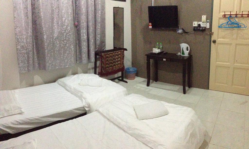 Anggun Beach Guest House Paka Номер фото