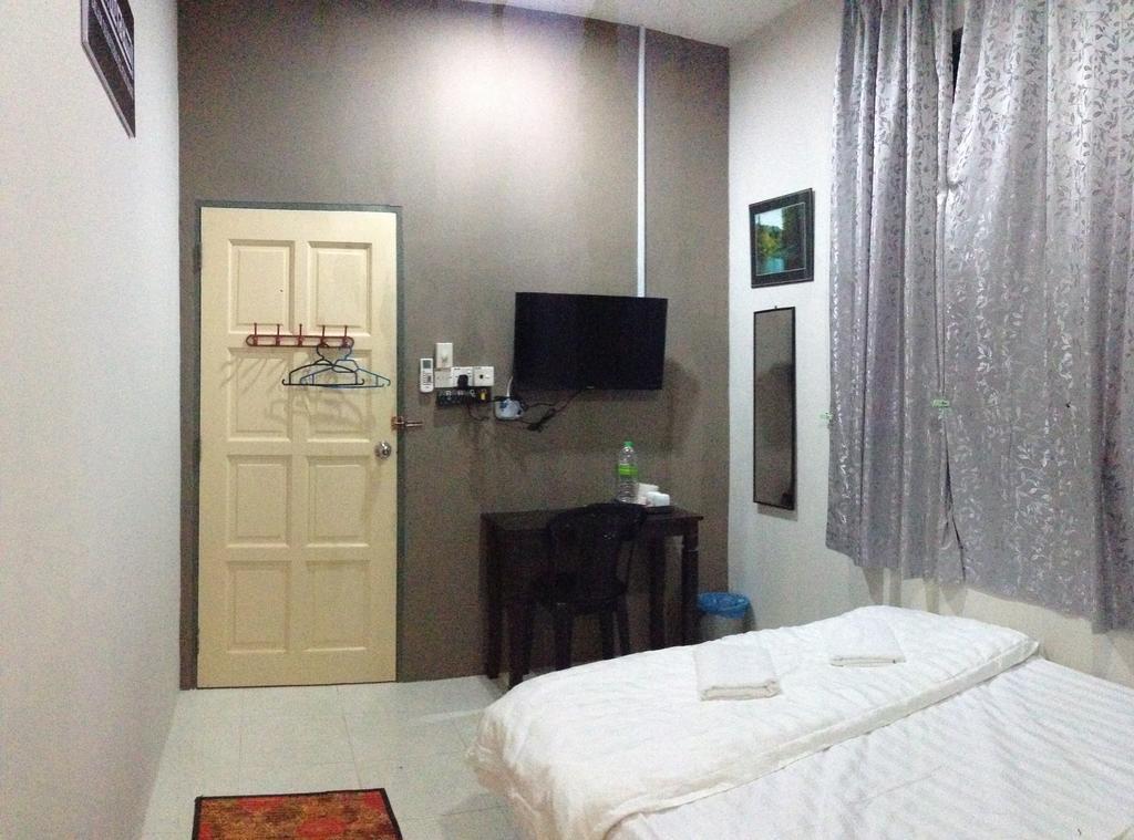 Anggun Beach Guest House Paka Номер фото