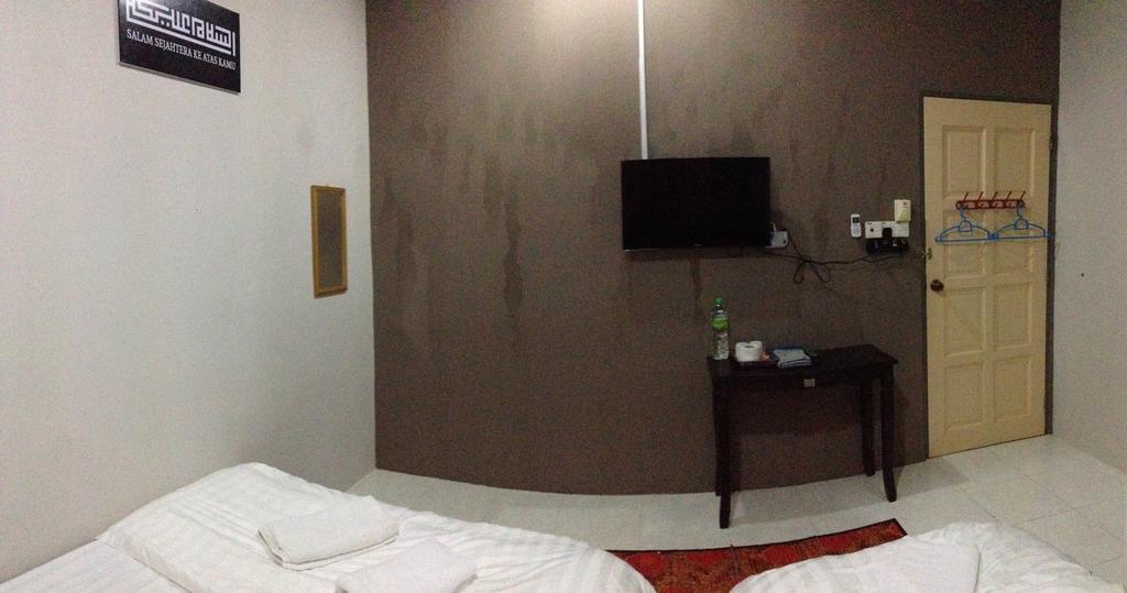 Anggun Beach Guest House Paka Номер фото