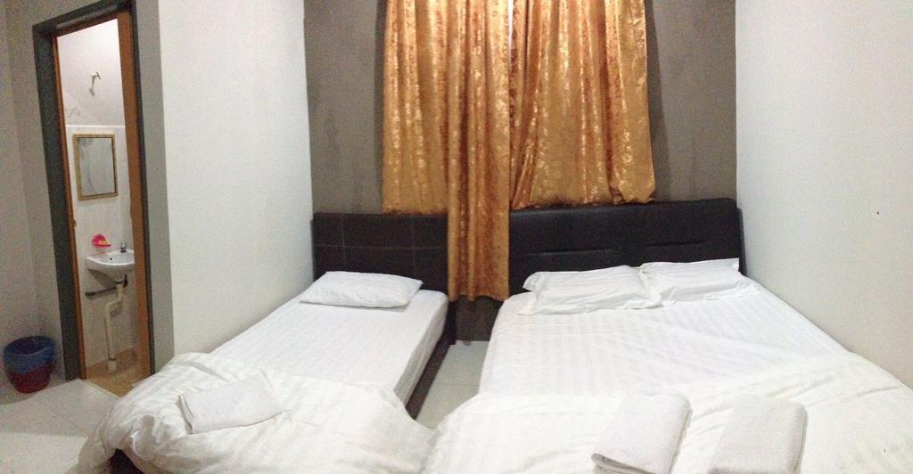 Anggun Beach Guest House Paka Номер фото