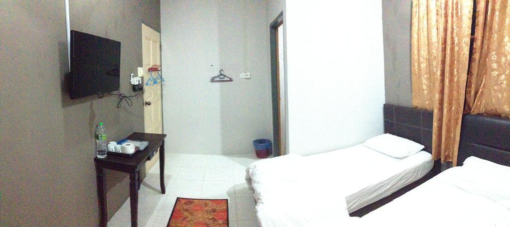 Anggun Beach Guest House Paka Номер фото