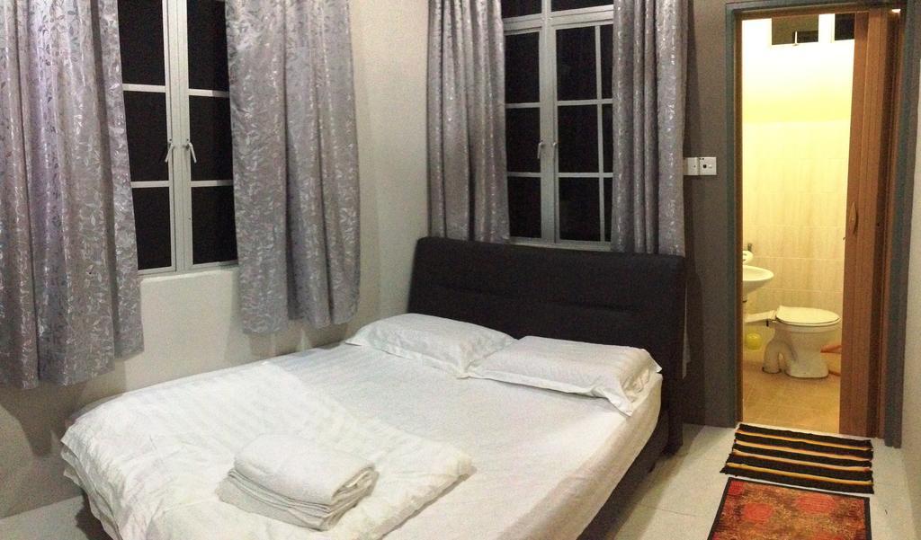 Anggun Beach Guest House Paka Номер фото