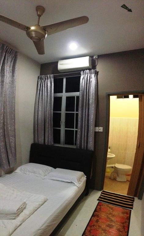 Anggun Beach Guest House Paka Номер фото