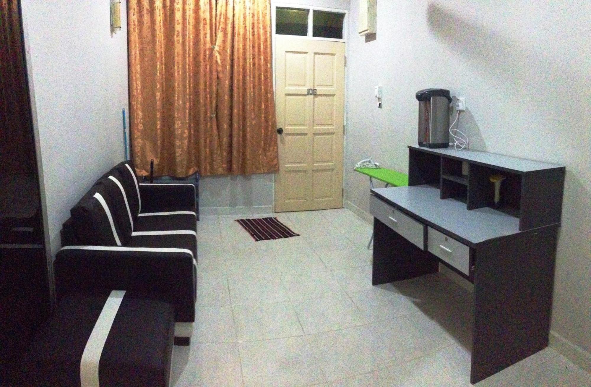 Anggun Beach Guest House Paka Екстер'єр фото