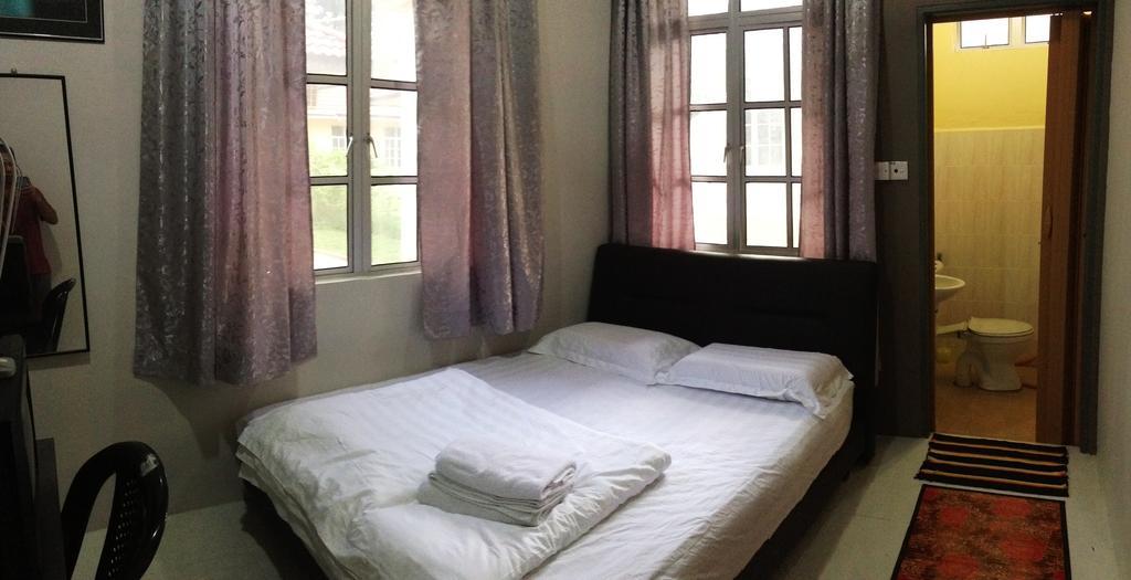 Anggun Beach Guest House Paka Номер фото