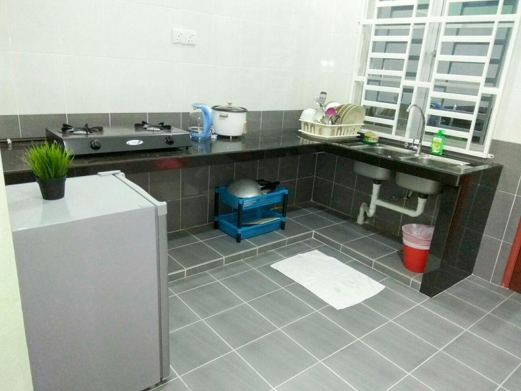 Anggun Beach Guest House Paka Екстер'єр фото