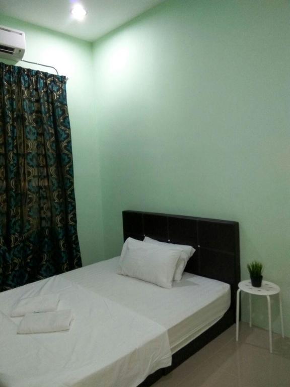 Anggun Beach Guest House Paka Екстер'єр фото