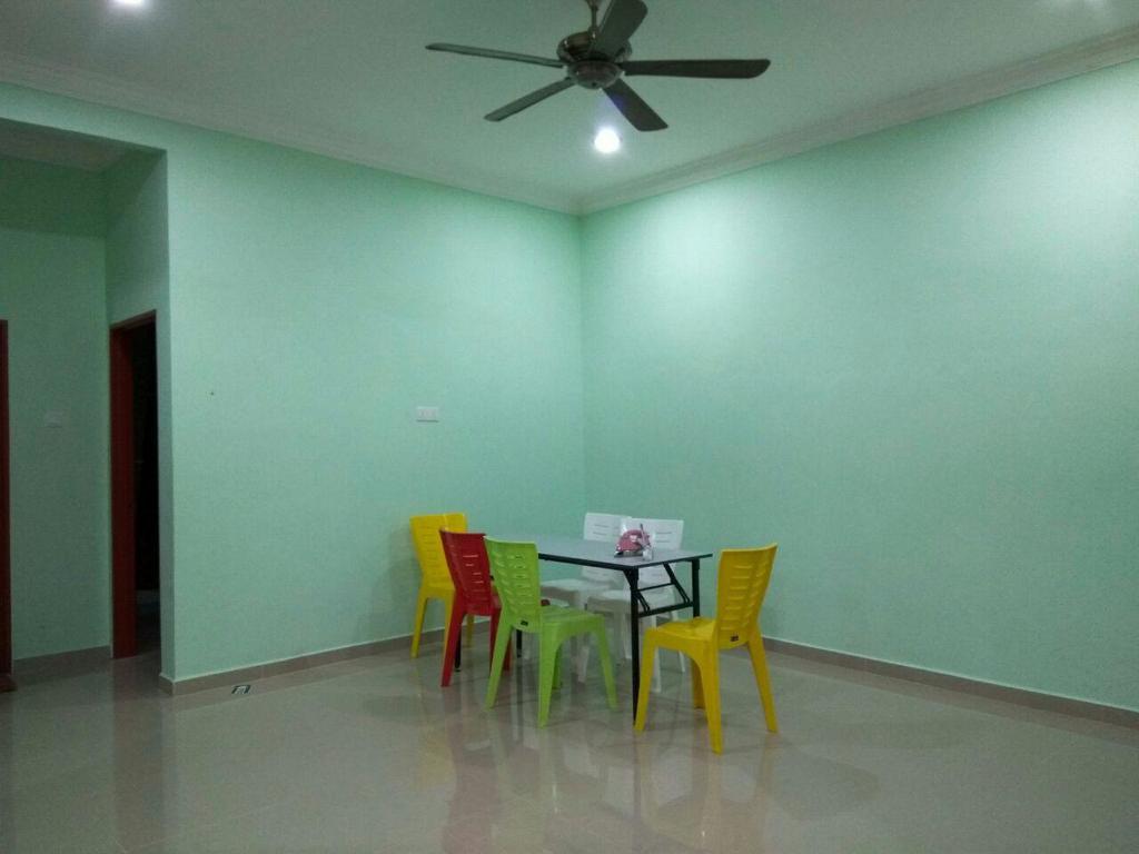 Anggun Beach Guest House Paka Екстер'єр фото
