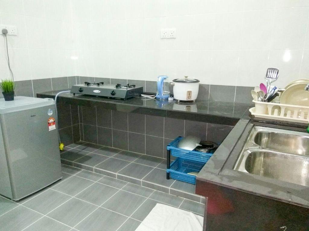 Anggun Beach Guest House Paka Екстер'єр фото