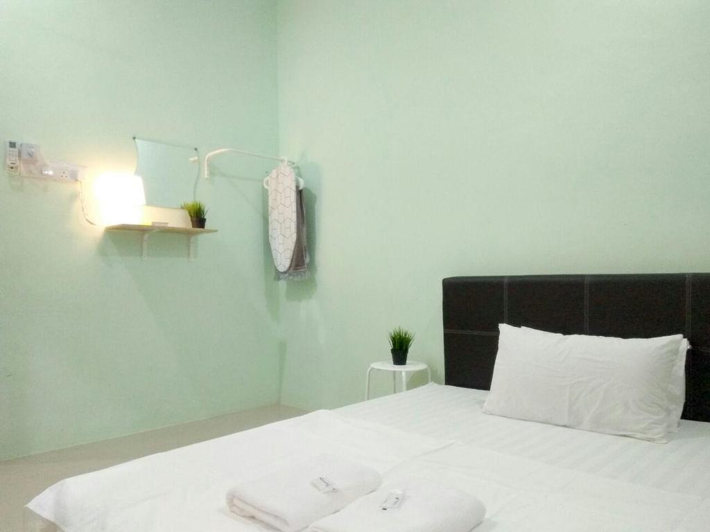 Anggun Beach Guest House Paka Екстер'єр фото