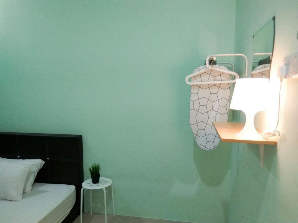 Anggun Beach Guest House Paka Екстер'єр фото