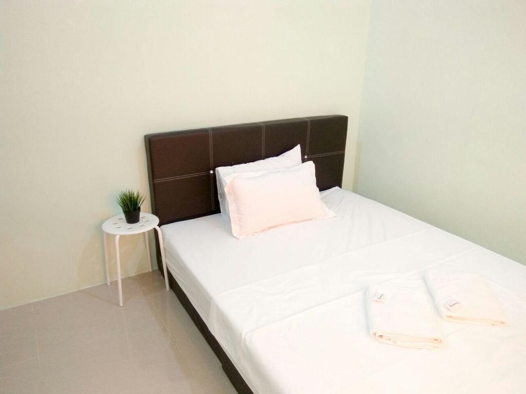Anggun Beach Guest House Paka Екстер'єр фото