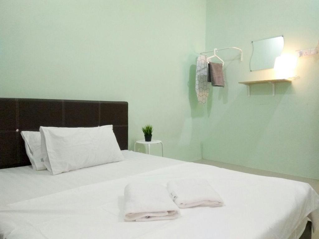 Anggun Beach Guest House Paka Екстер'єр фото