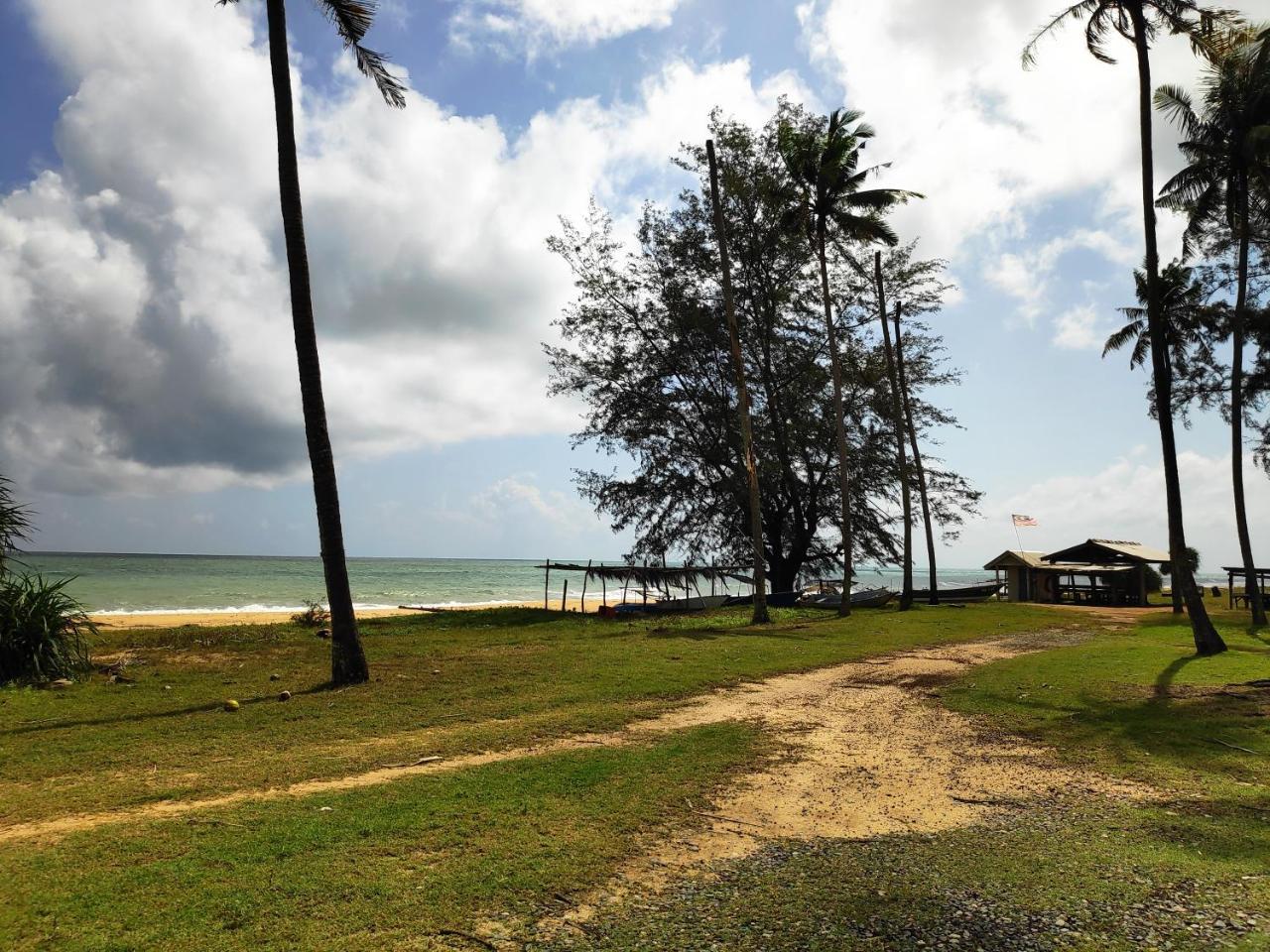 Anggun Beach Guest House Paka Екстер'єр фото