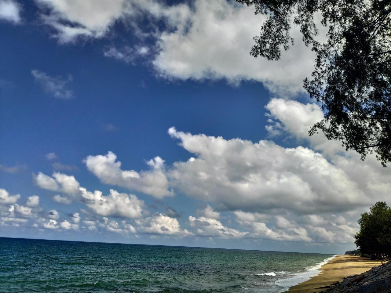 Anggun Beach Guest House Paka Екстер'єр фото